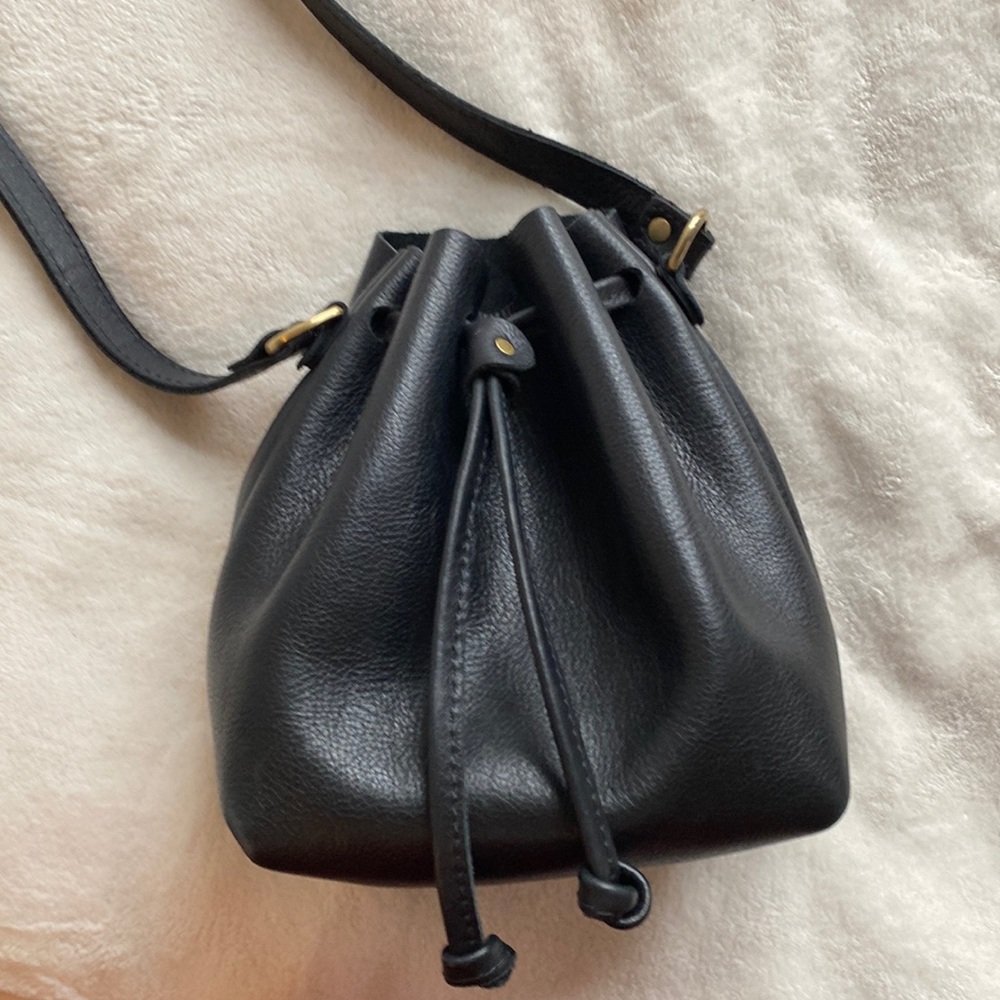Portland leather bucket bag small